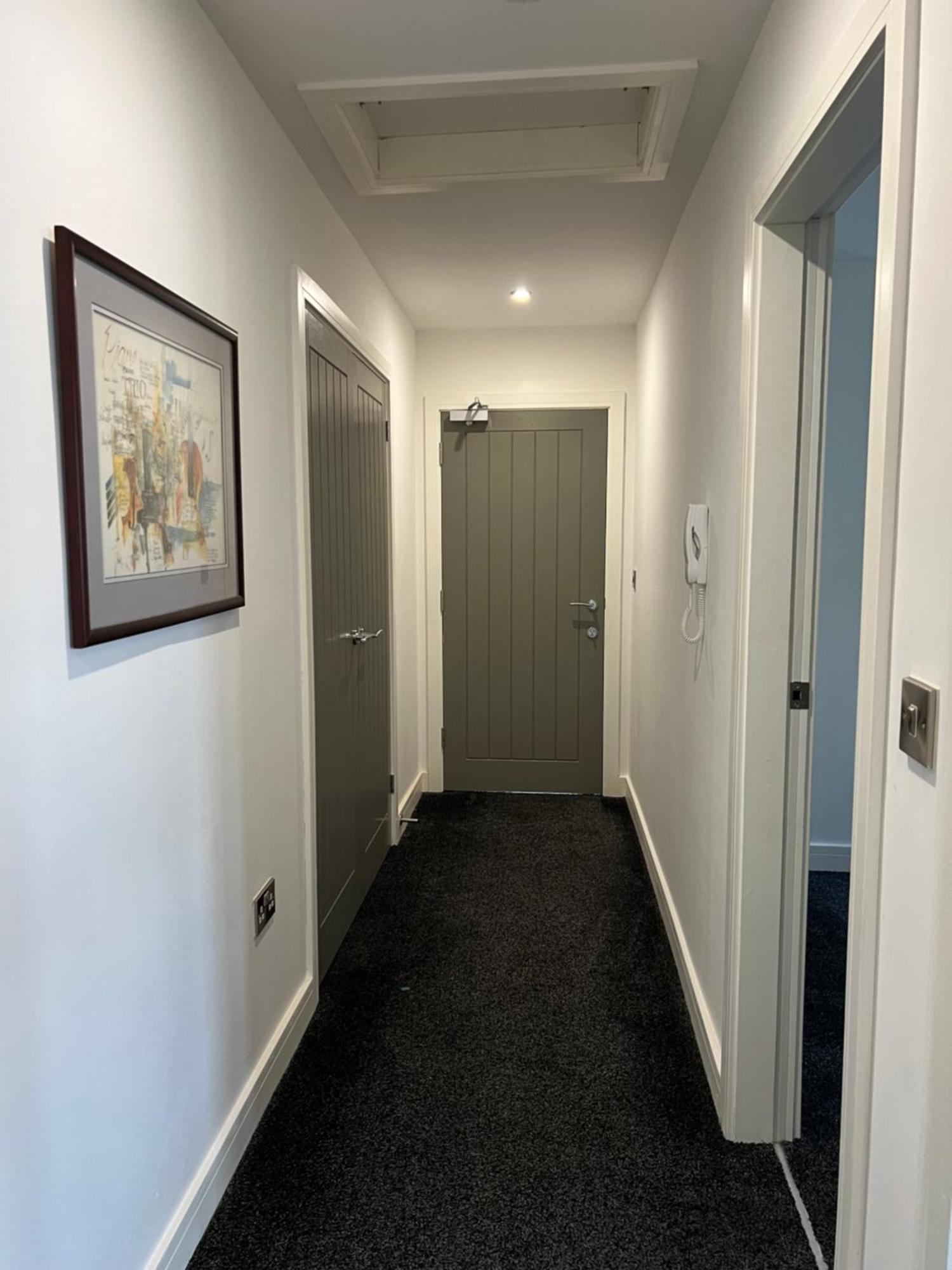 Modern And Stylish Two Bedroom Flat *