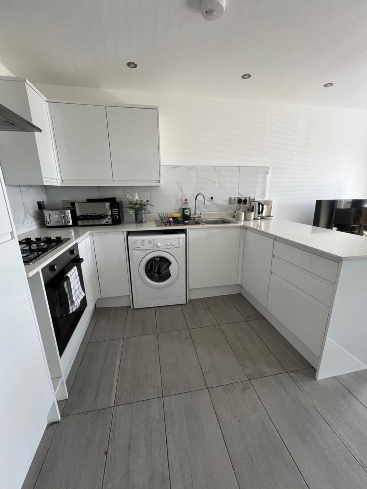 Modern And Stylish Two Bedroom Flat Oxford
