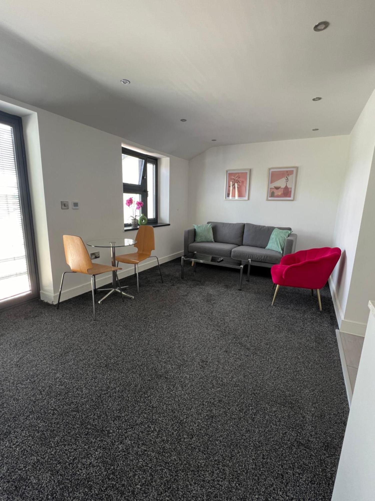 Modern And Stylish Two Bedroom Flat Appartement